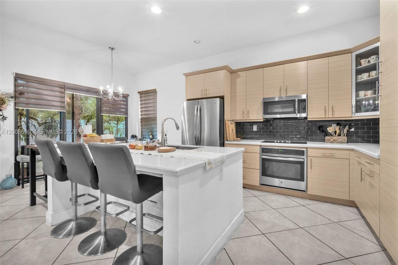 3575 W 97th St, Hialeah, FL 33018 Photo