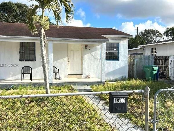 1810 NW 85th St , Miami, FL 33147