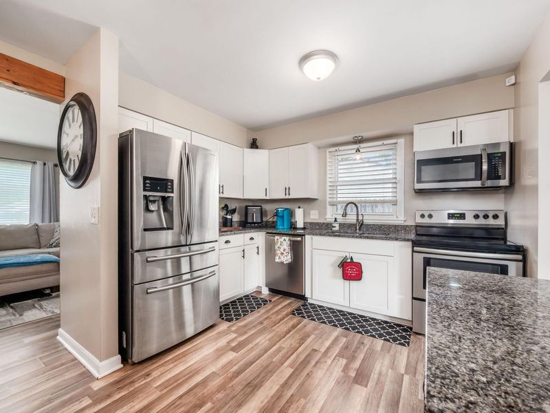 4775 Annhurst Road, Columbus, OH 43228 Photo 9