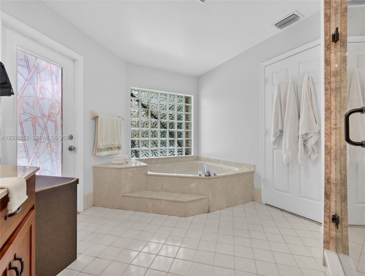 1025 Creekford Dr , Weston, FL 33326 Photo