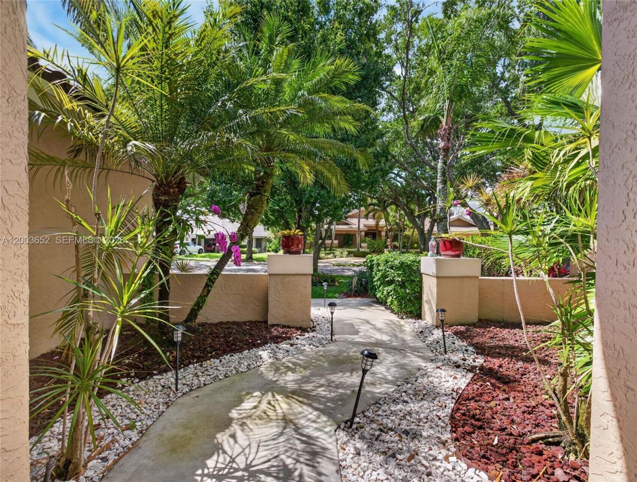 1025 Creekford Dr , Weston, FL 33326 Photo