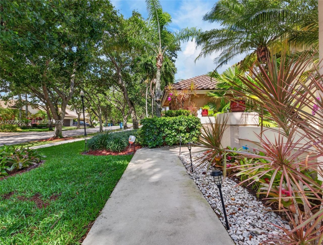 1025 Creekford Dr , Weston, FL 33326 Photo