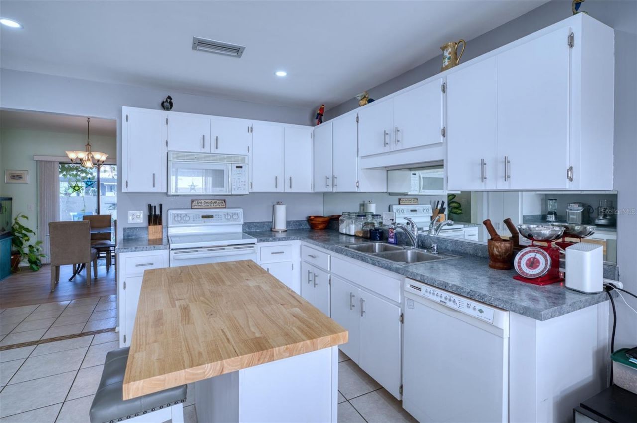 76 Sandstone Circle , Venice, FL 34293 Photo