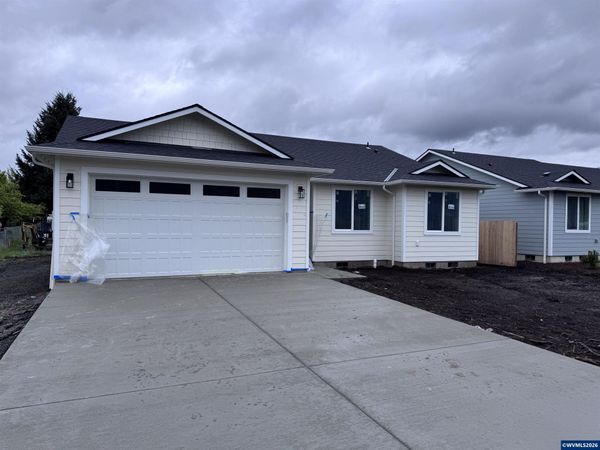 1027 42nd Av, Sweet Home, OR 97386