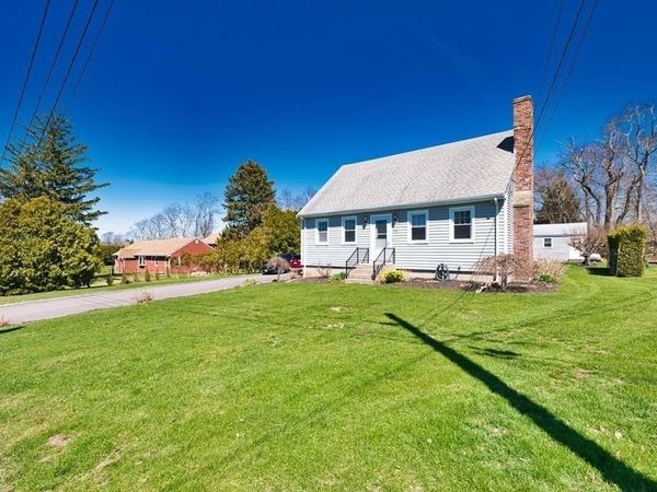 70 River Road, Somerset, MA 02726