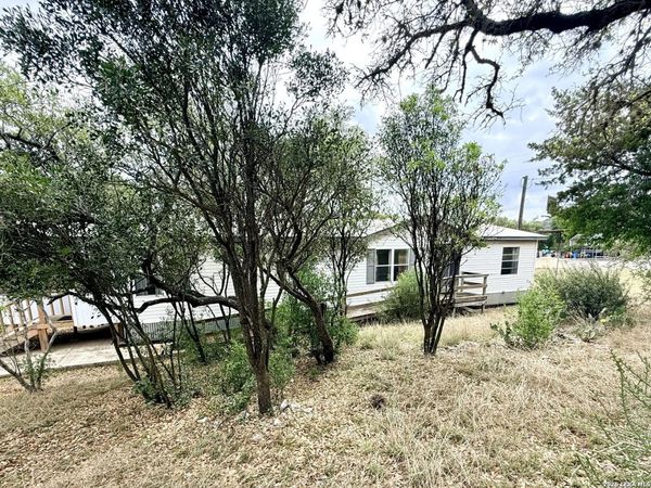 182 Laurel Ridge, Lakehills, TX 78063