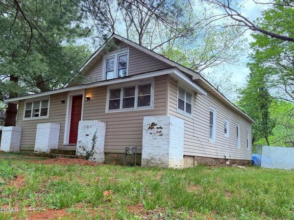 201 2nd Street , Pineville, MO 64856