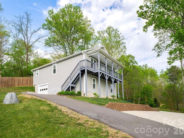 16 DanielBrooke Drive , Asheville, NC 28806