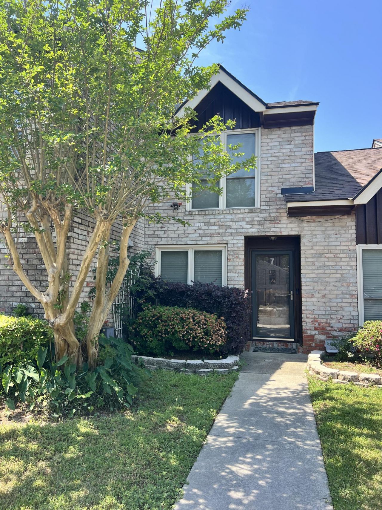7 Brighton Circle Photo 2
