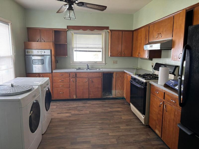 490 Helen Street, Columbus, OH 43223 Photo 3