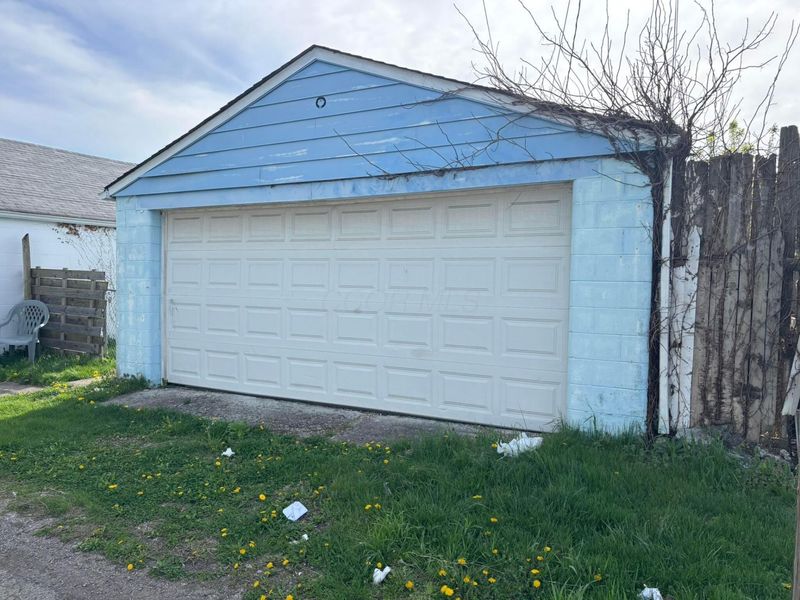 490 Helen Street, Columbus, OH 43223 Photo 4