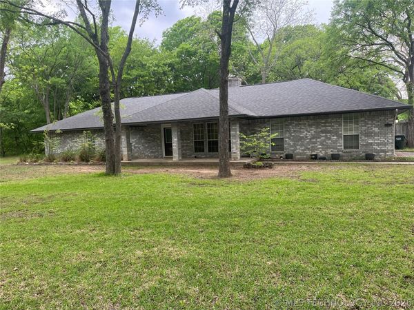 221 Cross Creek, Lone Grove, OK 73443