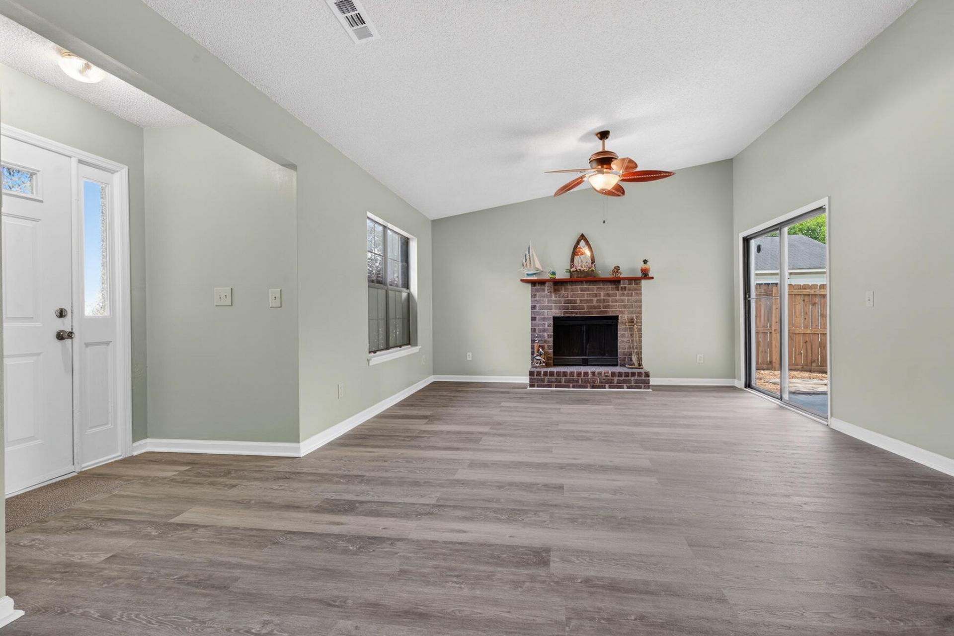 821 Winthrop Street Photo 11