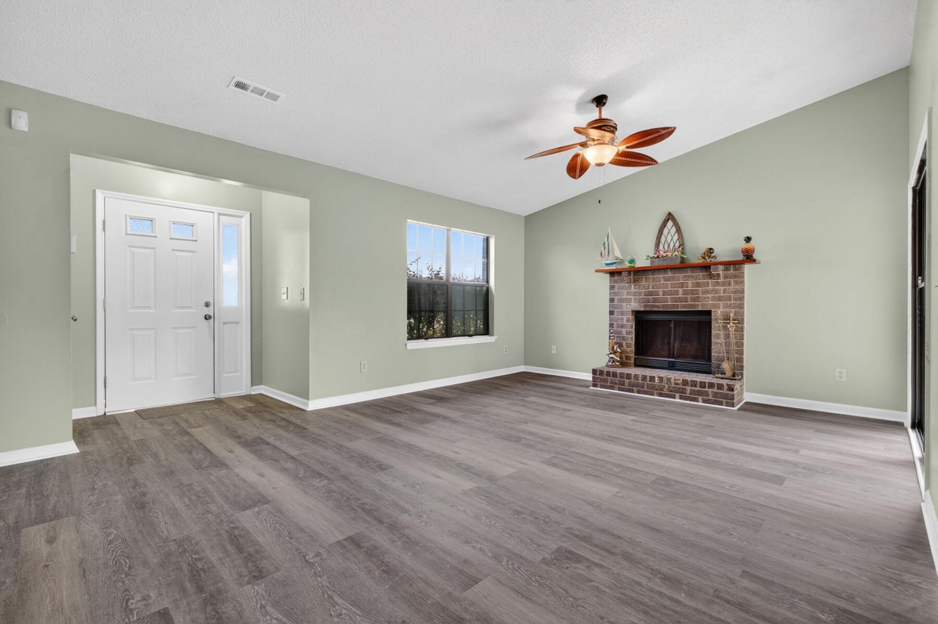 821 Winthrop Street Photo 12