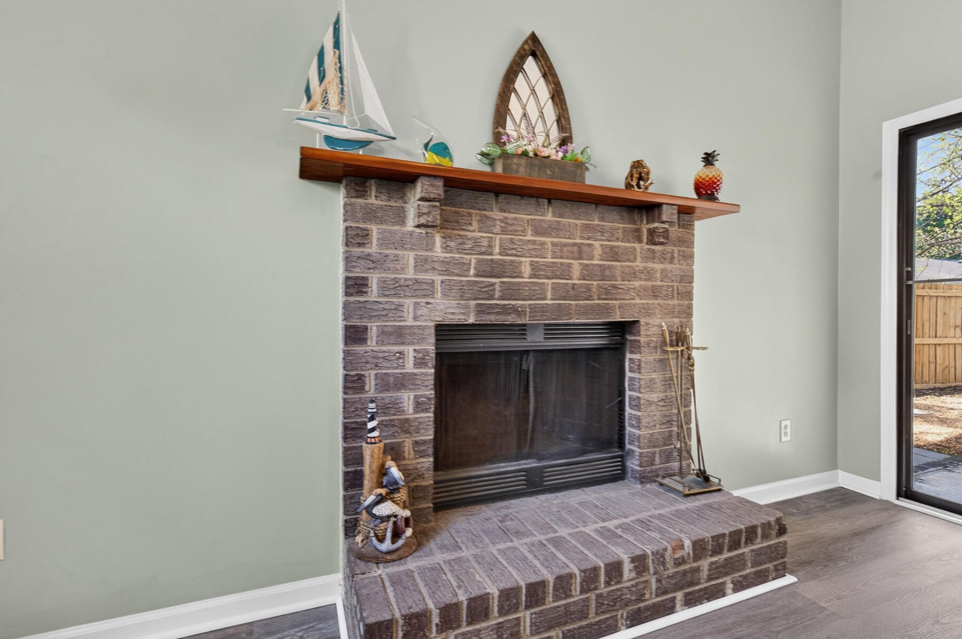 821 Winthrop Street Photo 13