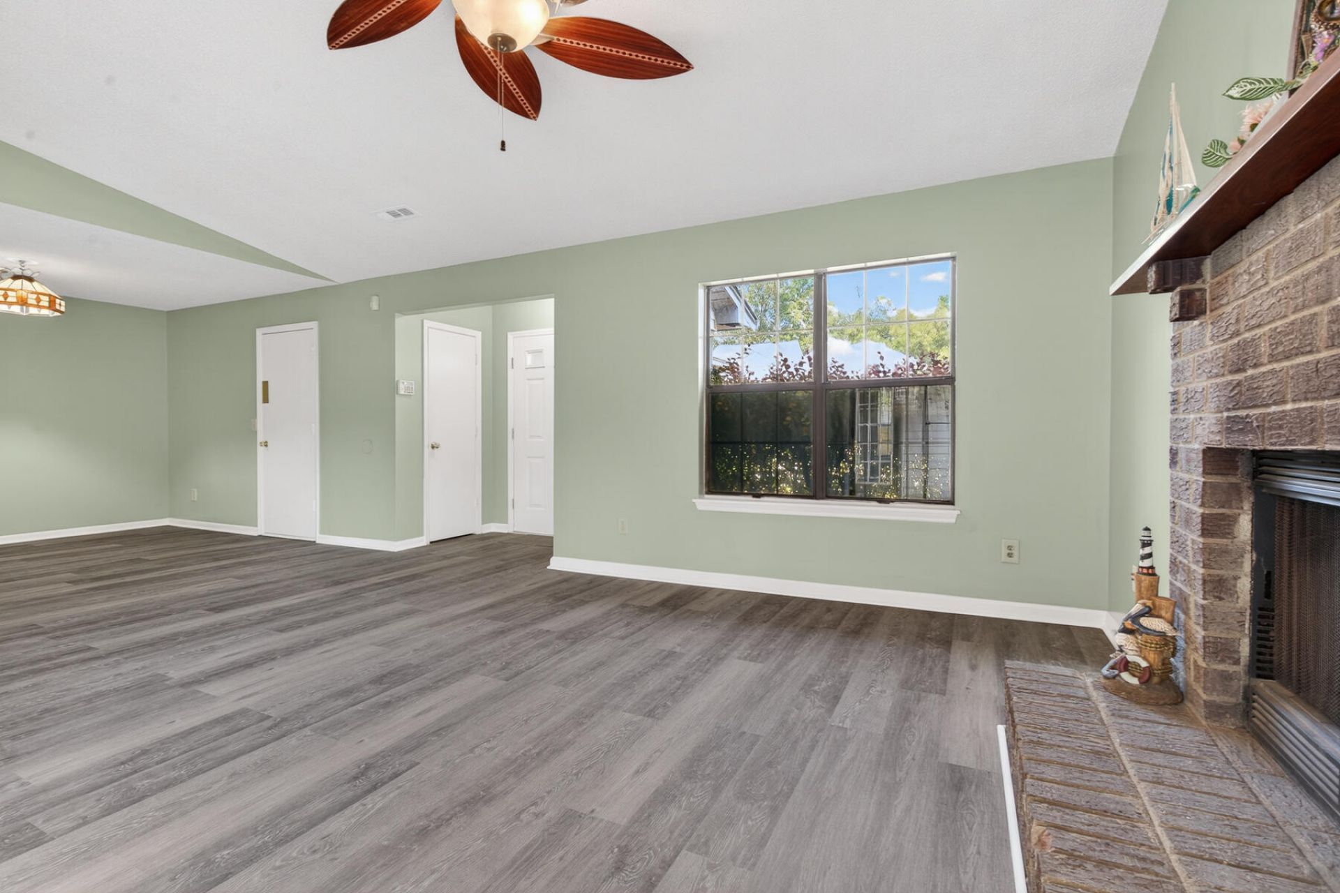 821 Winthrop Street Photo 14