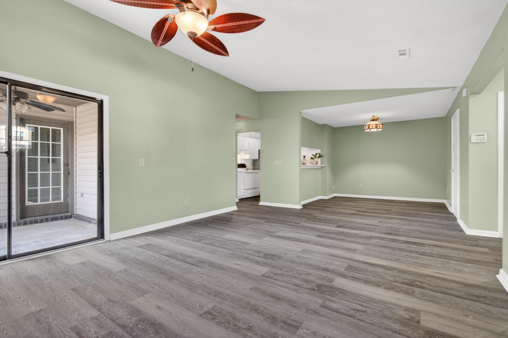 821 Winthrop Street Photo 15