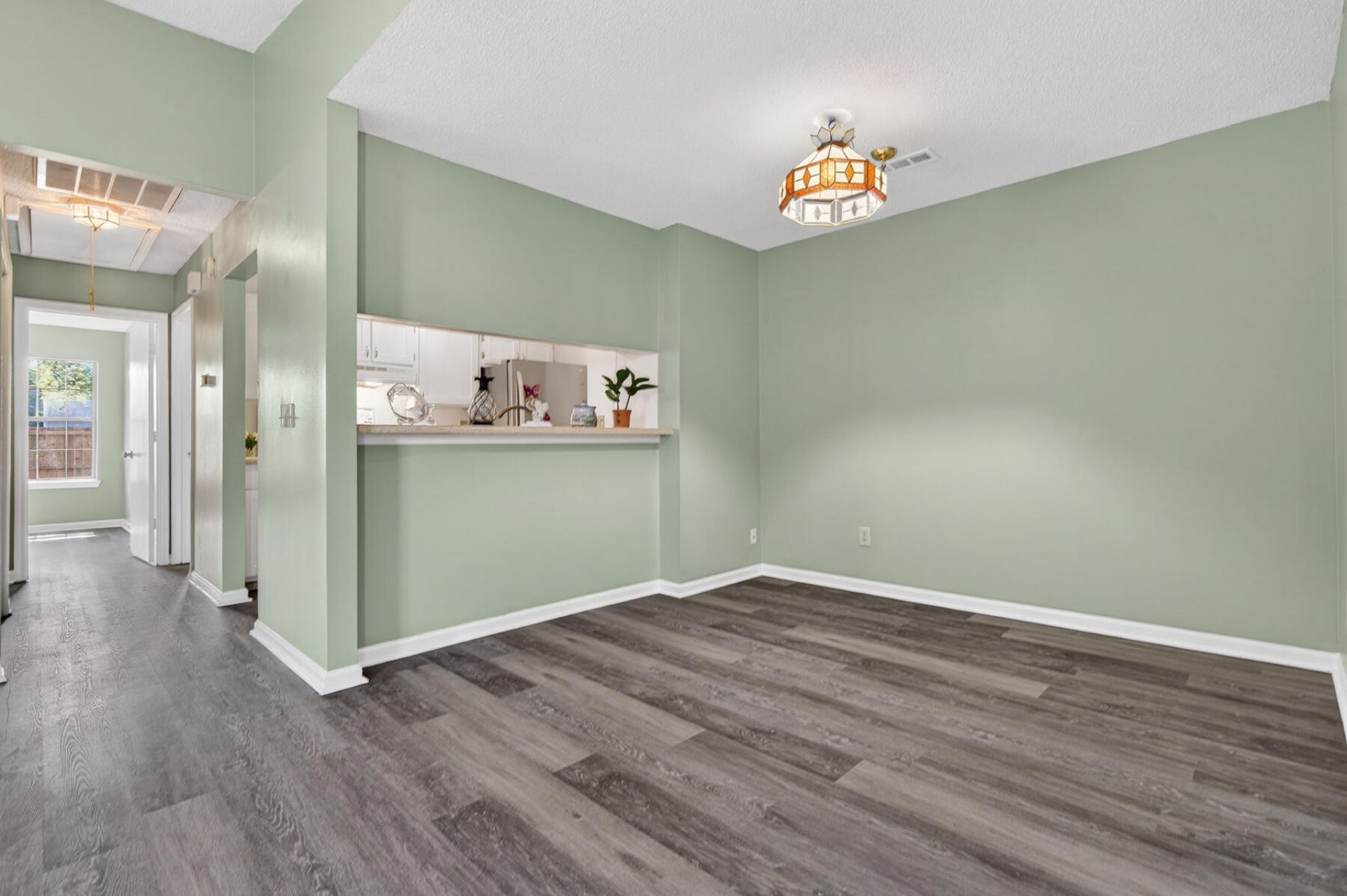 821 Winthrop Street Photo 17