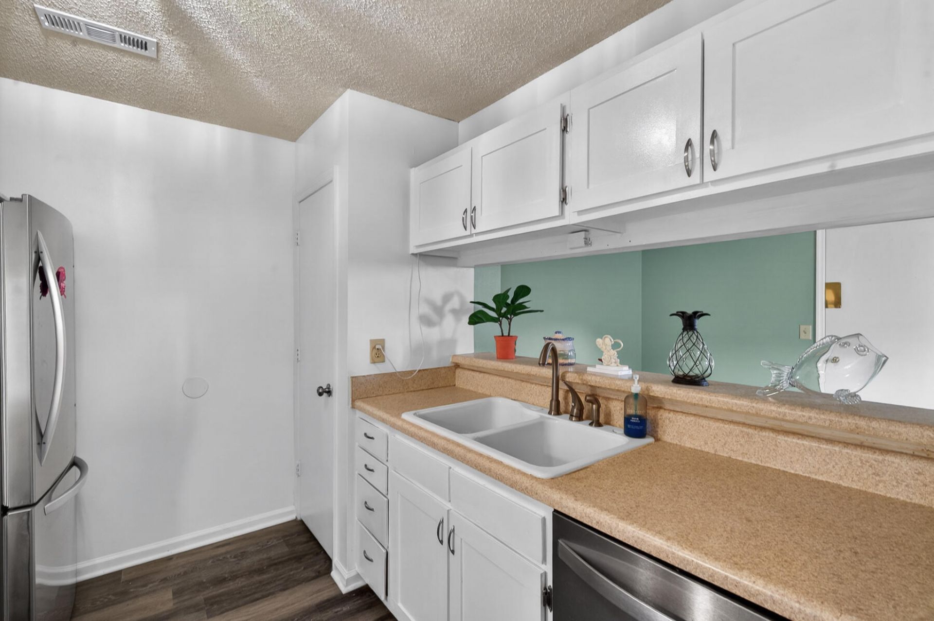 821 Winthrop Street Photo 22