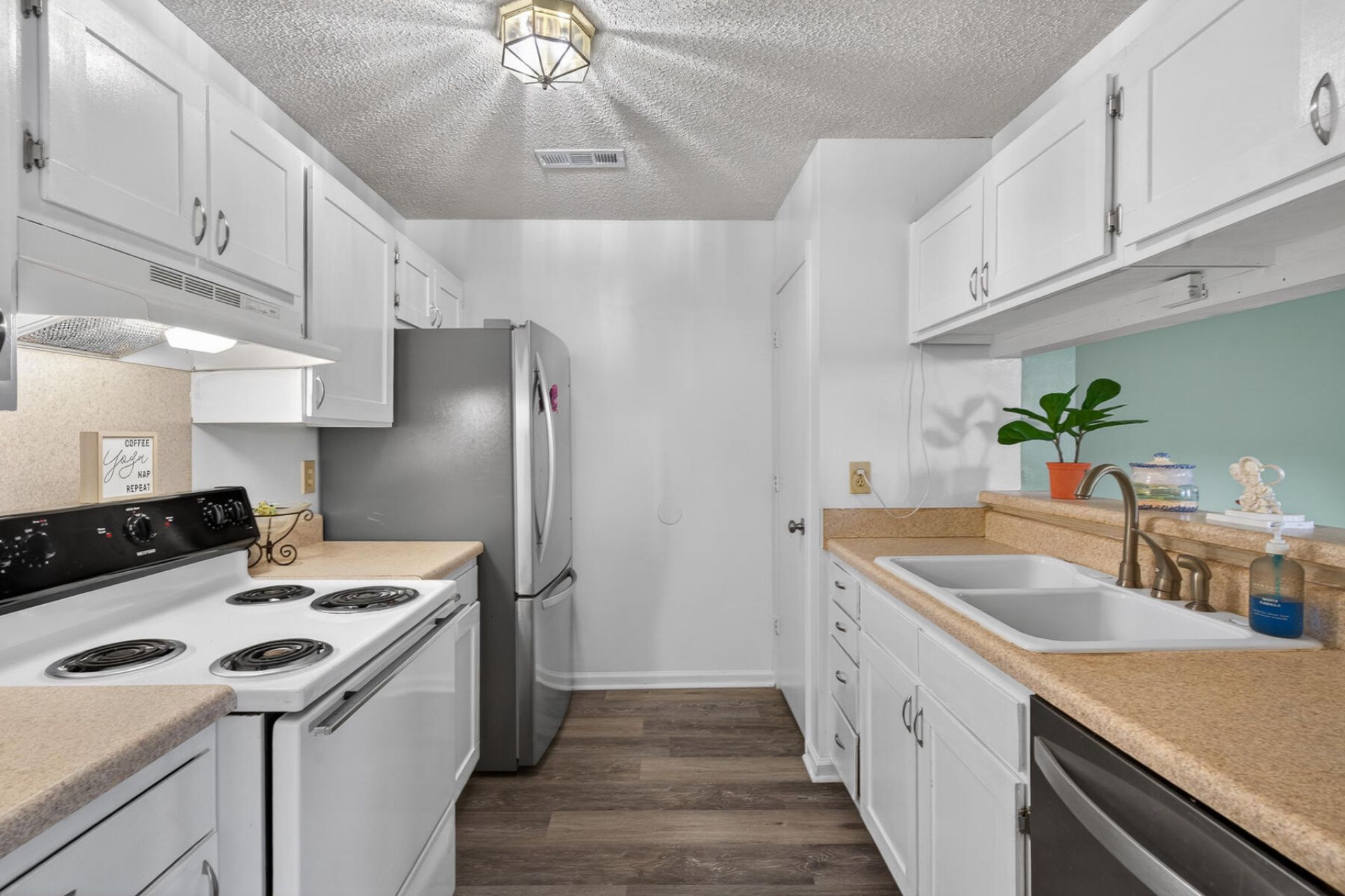 821 Winthrop Street Photo 26