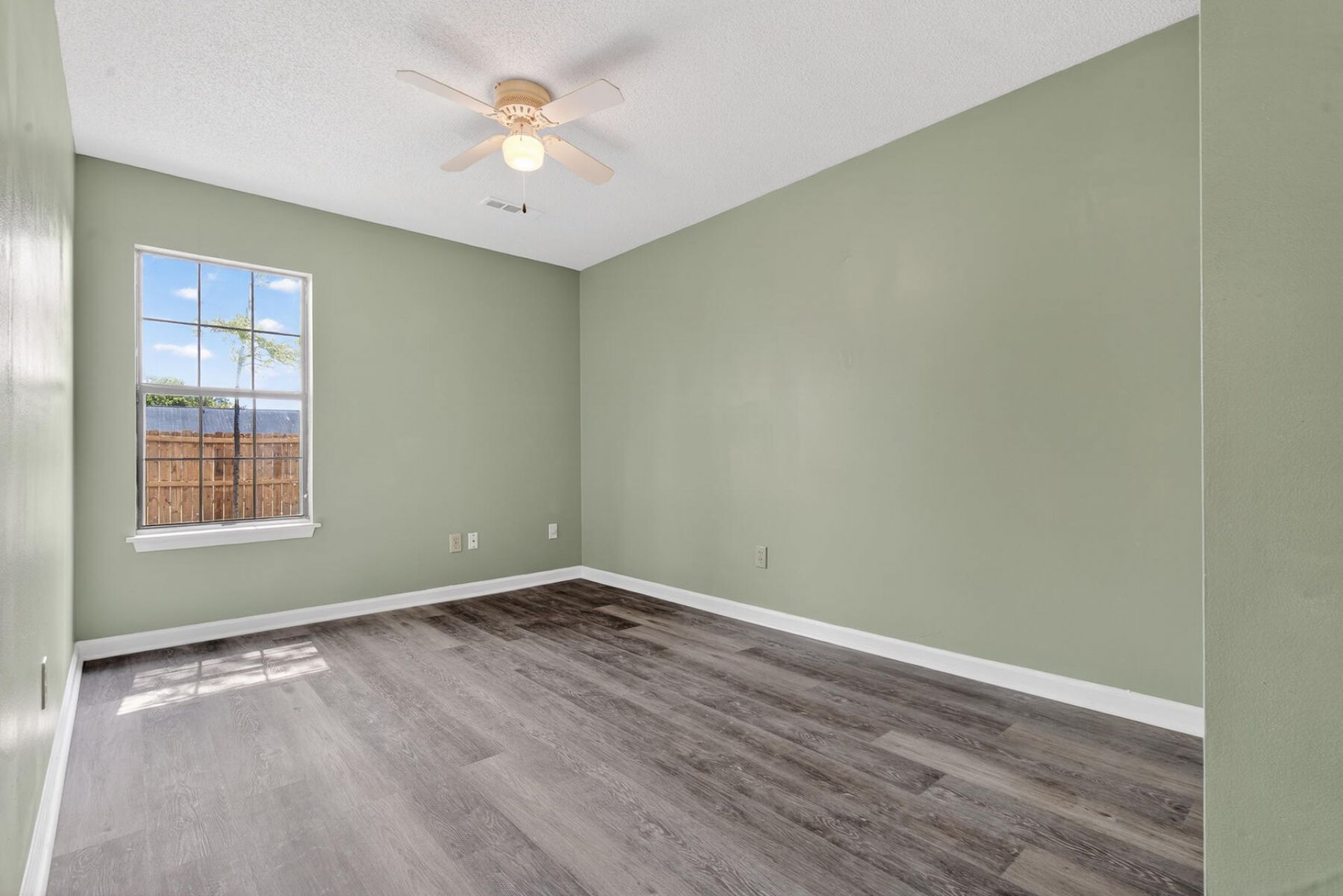 821 Winthrop Street Photo 32