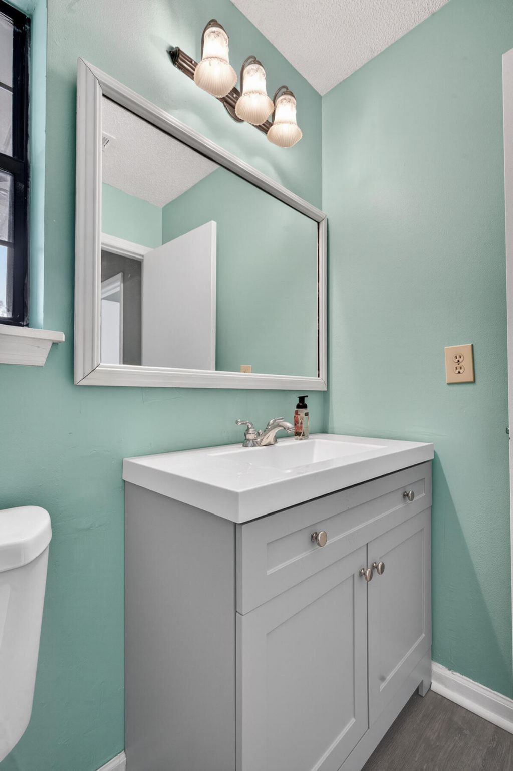 821 Winthrop Street Photo 43