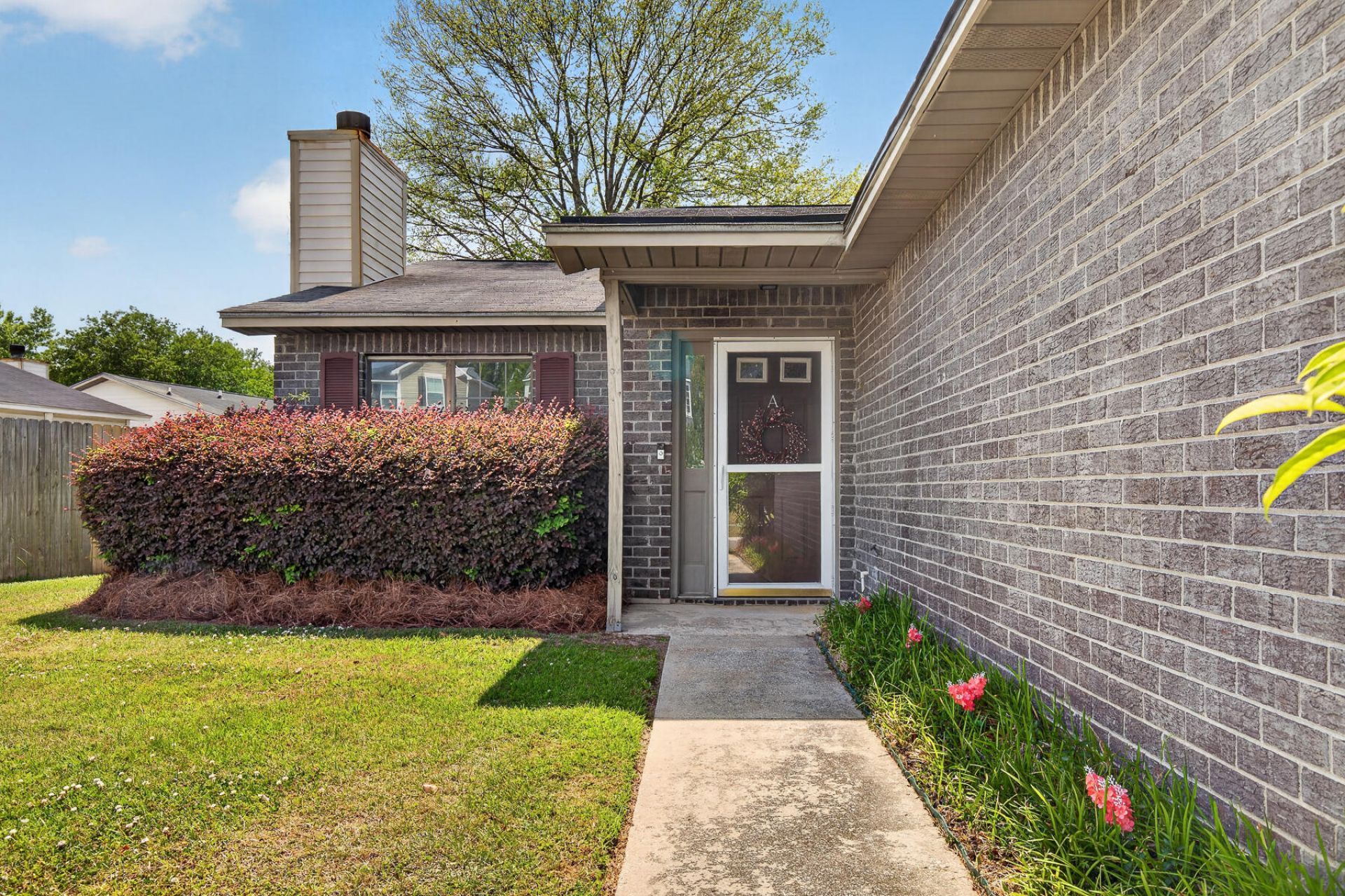 821 Winthrop Street Photo 5