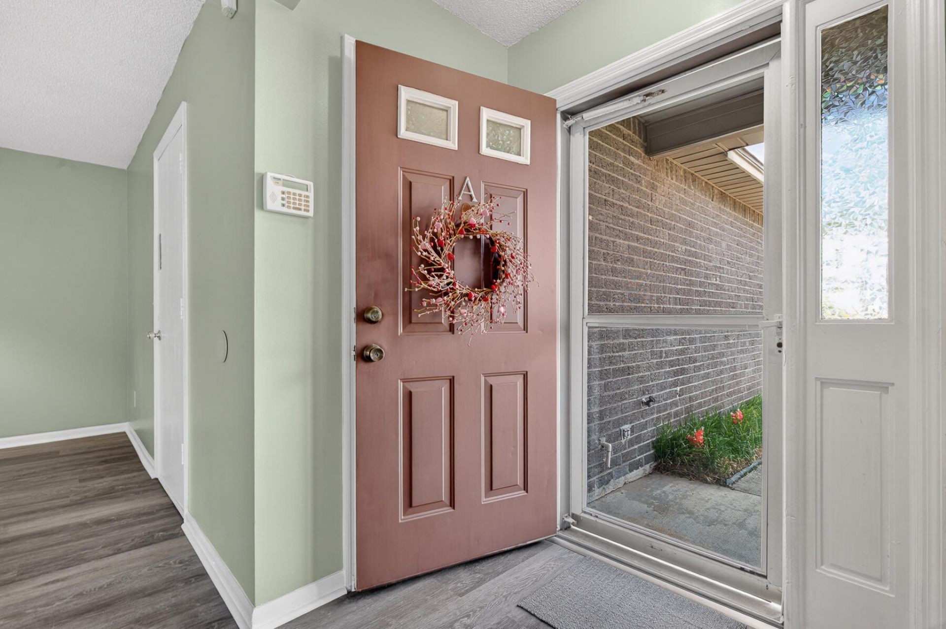 821 Winthrop Street Photo 8