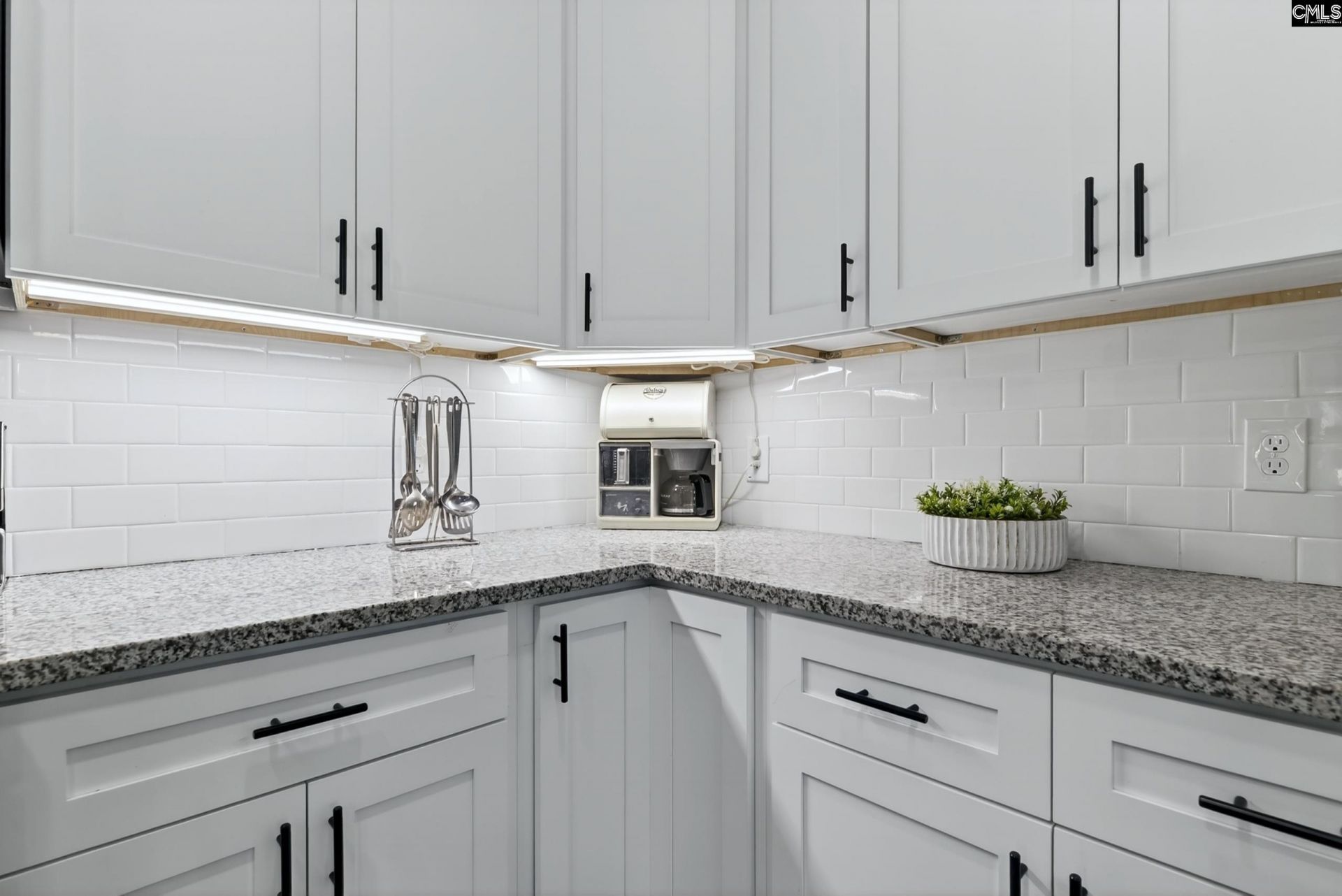 2036 NE Longwood Drive  Photo 14