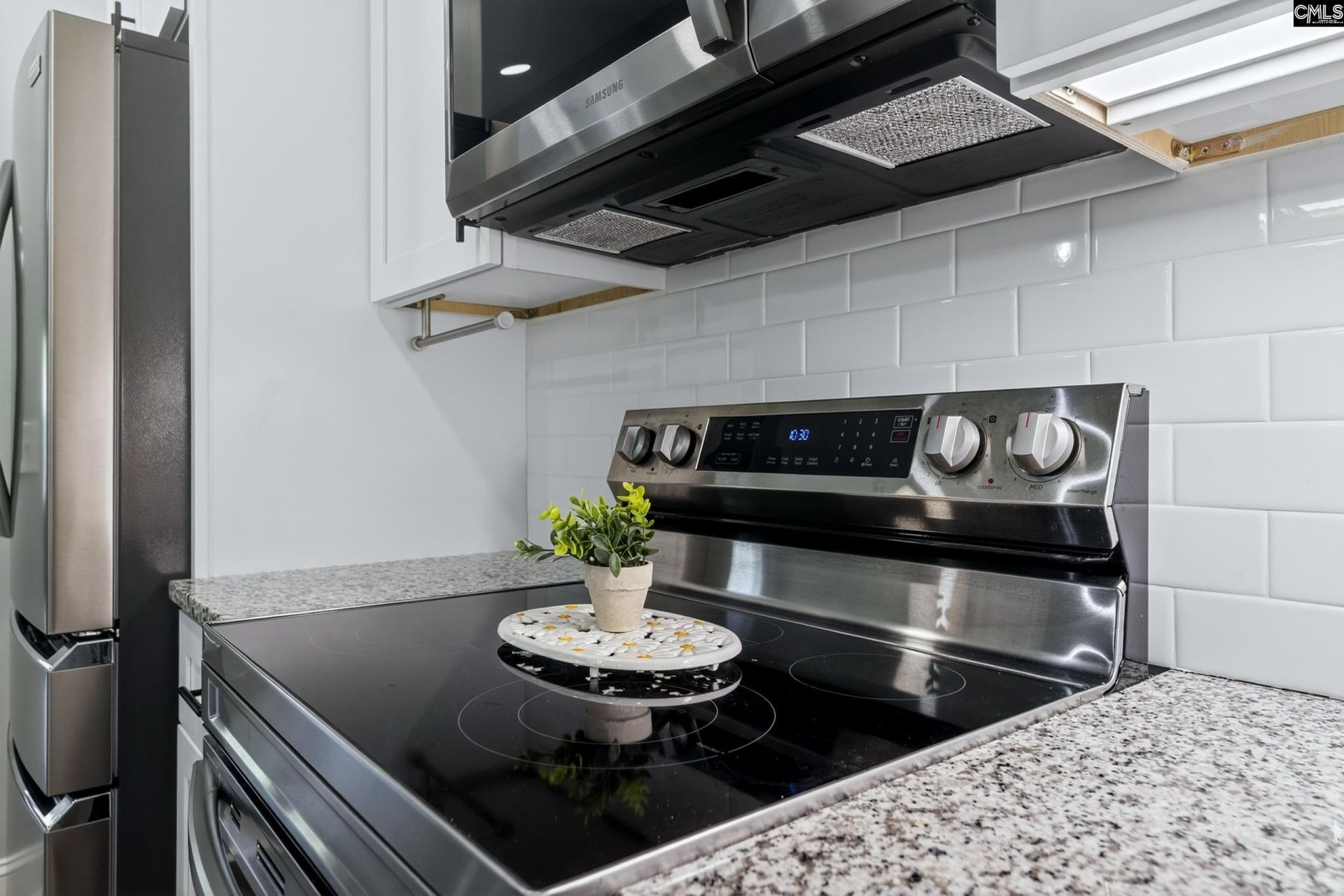 2036 NE Longwood Drive  Photo 15