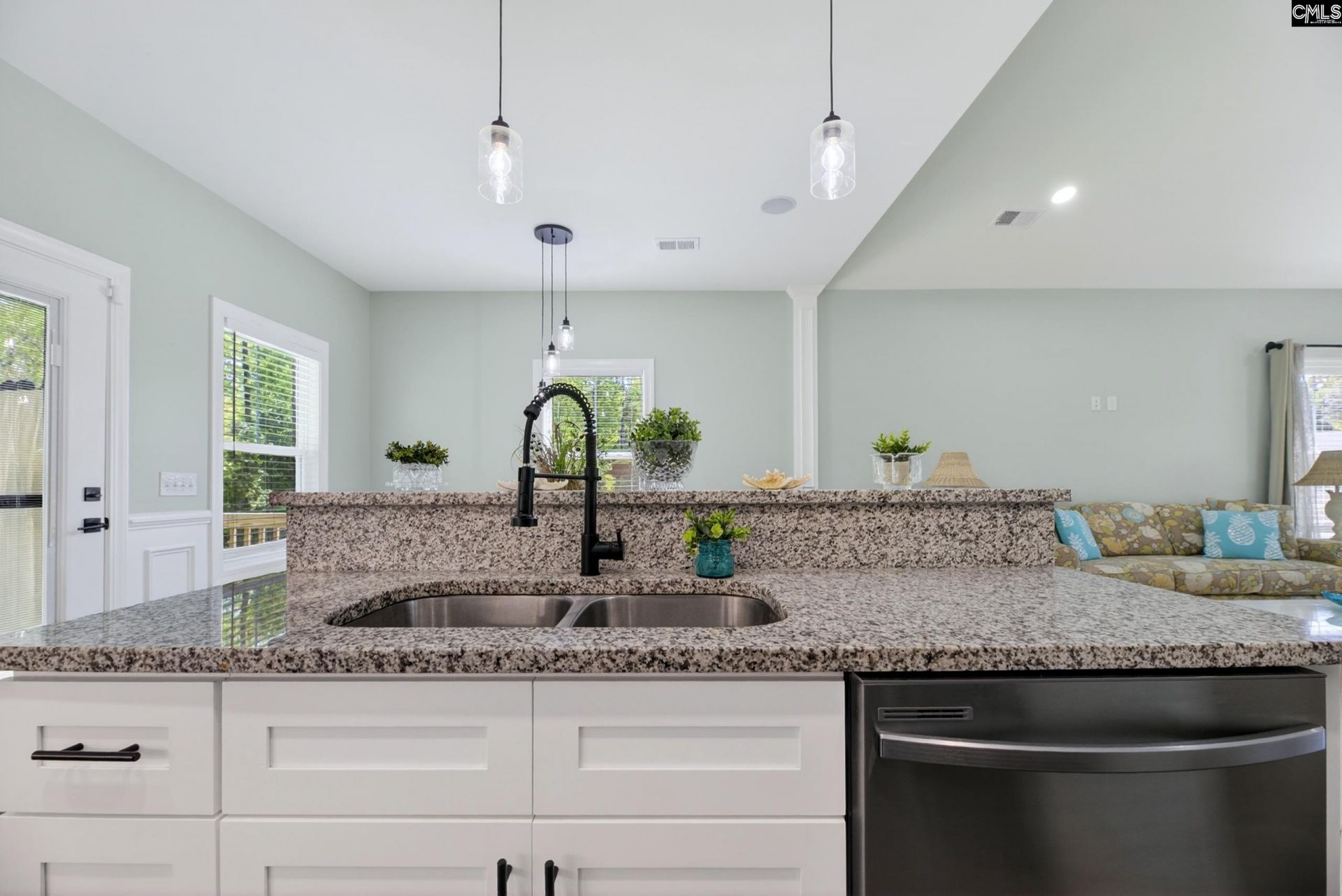 2036 NE Longwood Drive  Photo 16