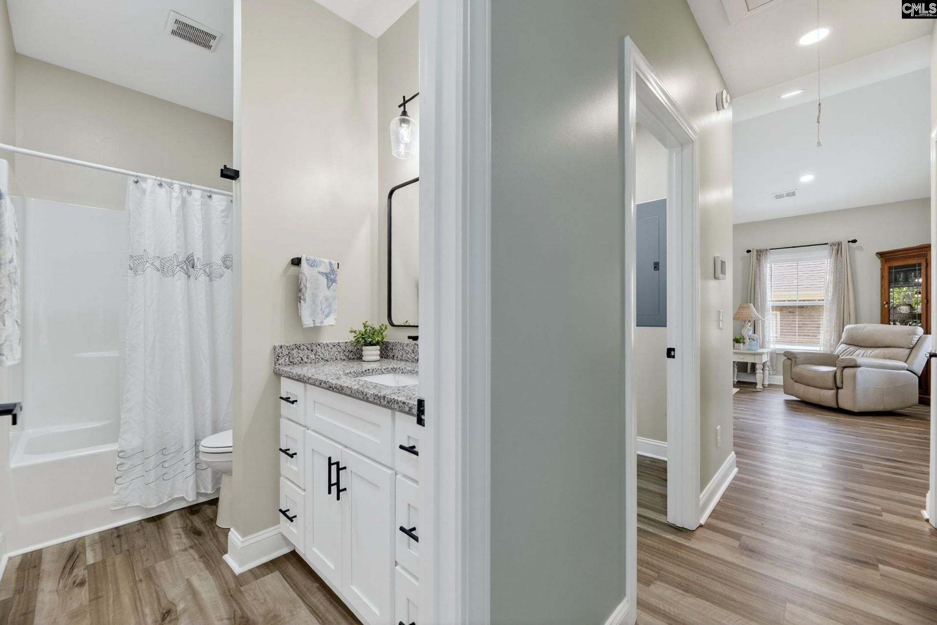 2036 NE Longwood Drive  Photo 26