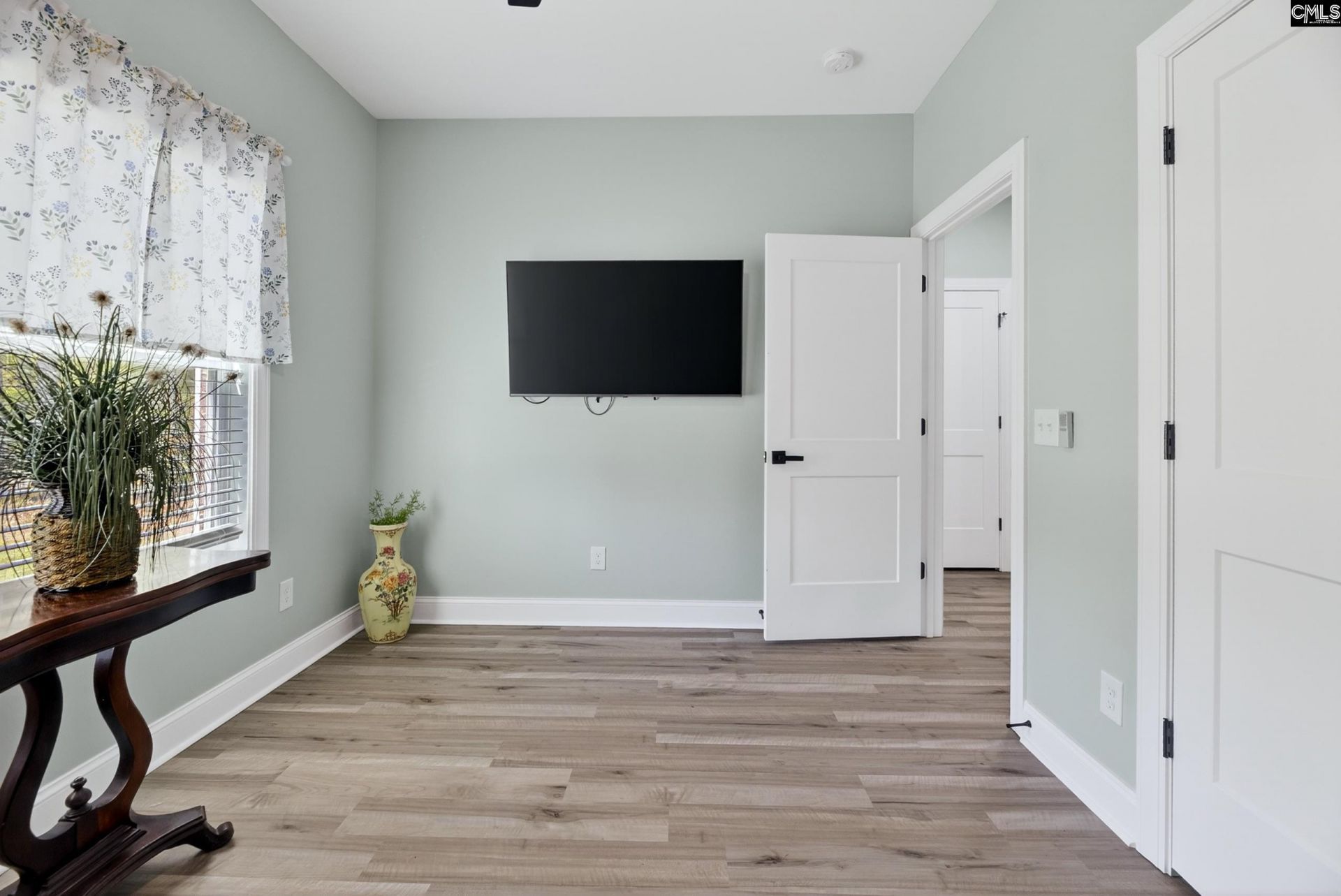 2036 NE Longwood Drive  Photo 29