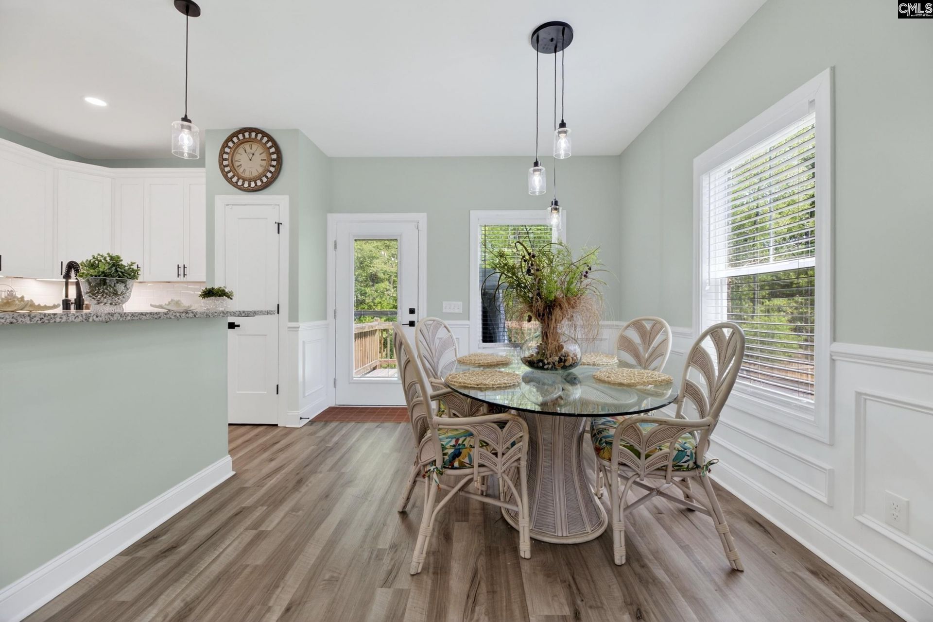 2036 NE Longwood Drive  Photo 4