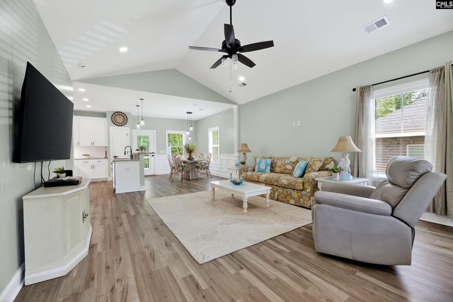 2036 NE Longwood Drive  Photo 6