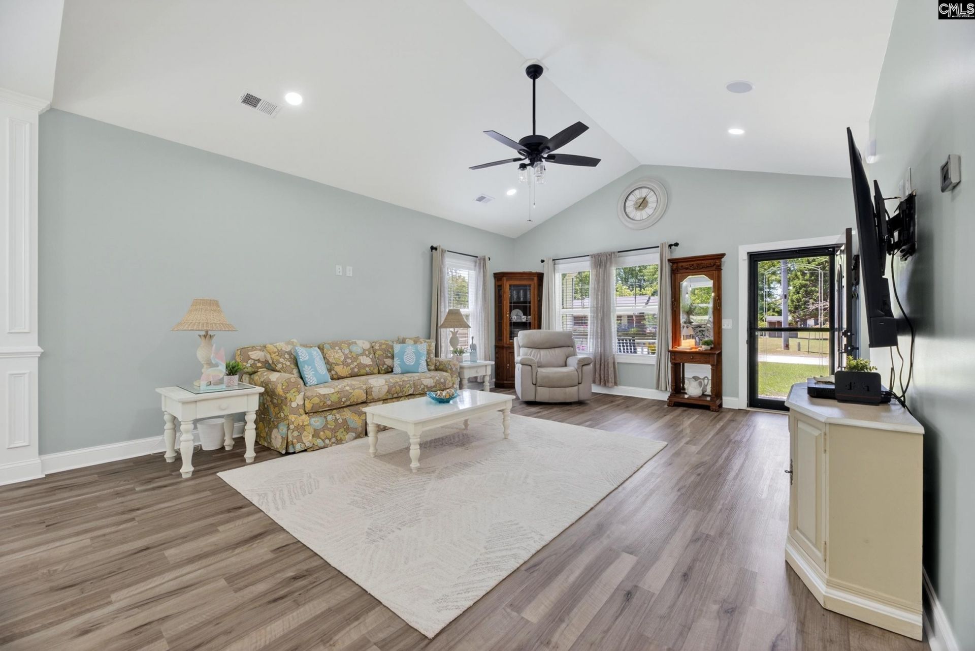 2036 NE Longwood Drive  Photo 7