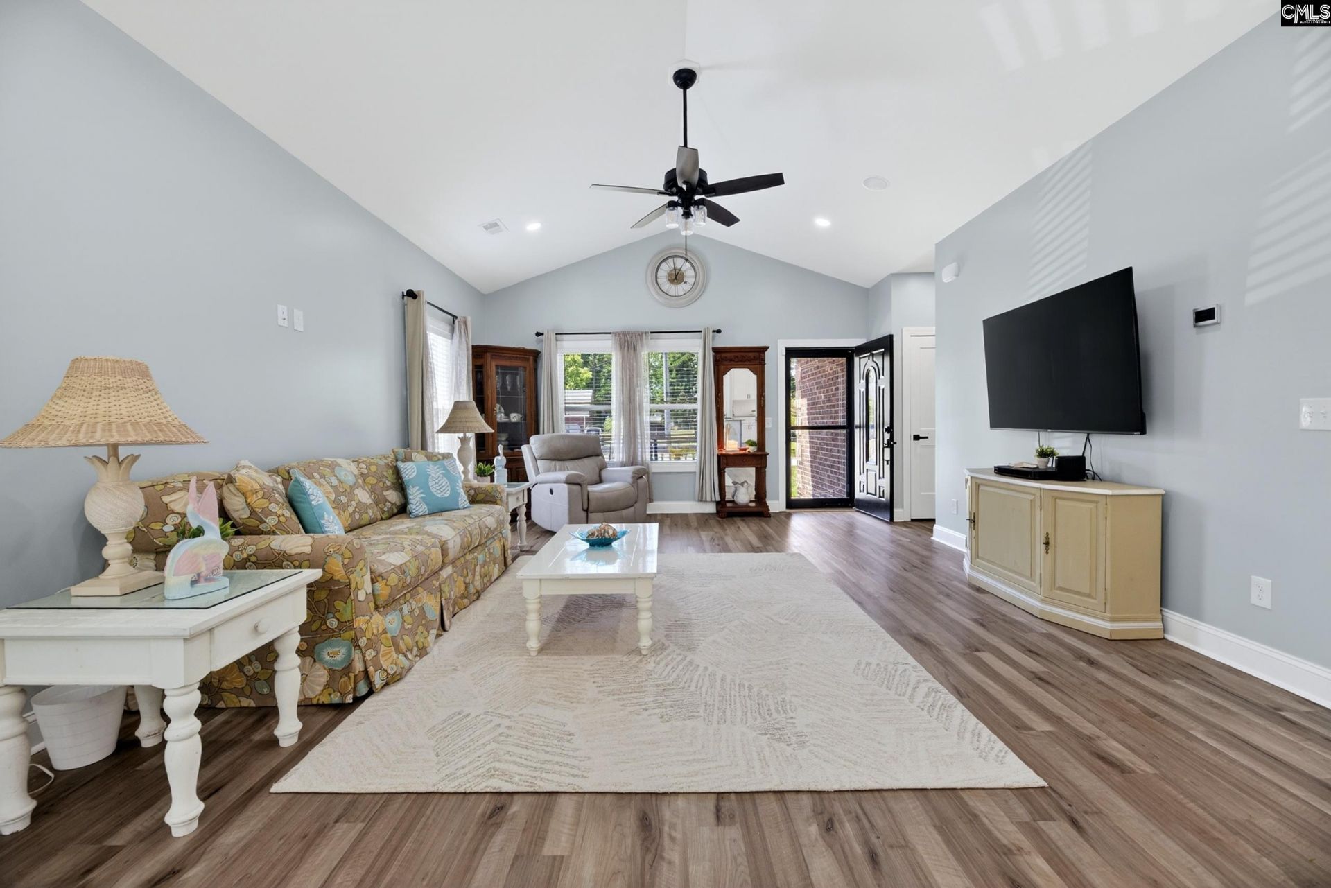 2036 NE Longwood Drive  Photo 9