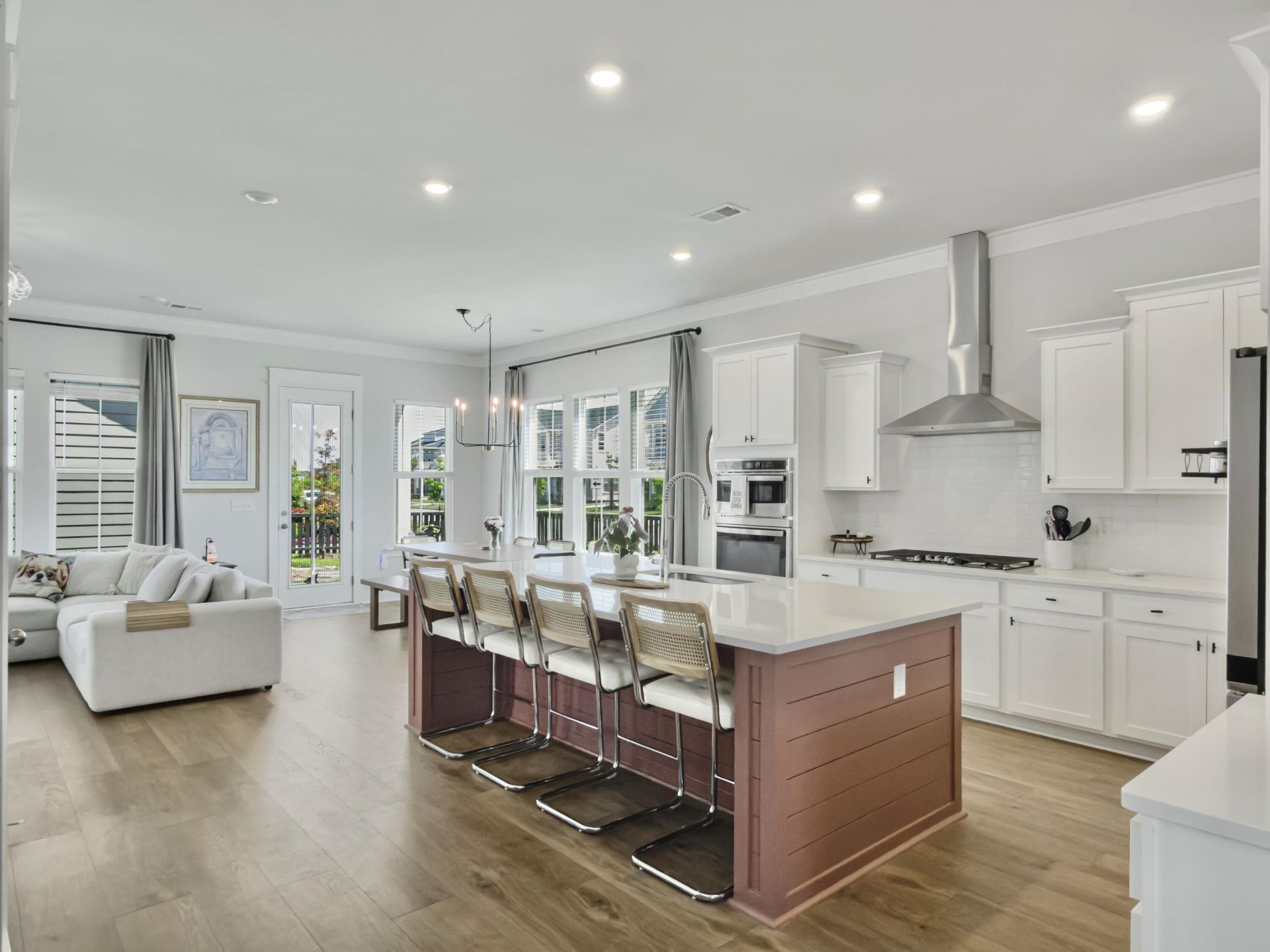 100 E Morton Street Photo 16