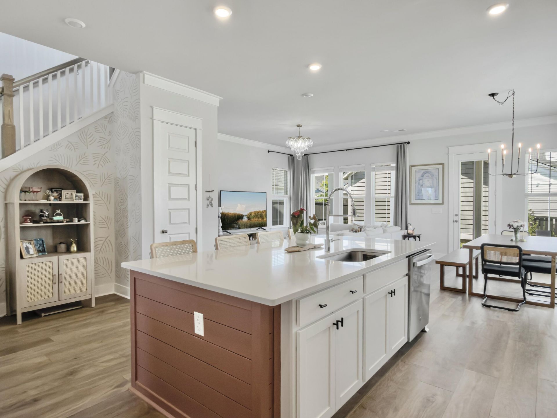 100 E Morton Street Photo 18