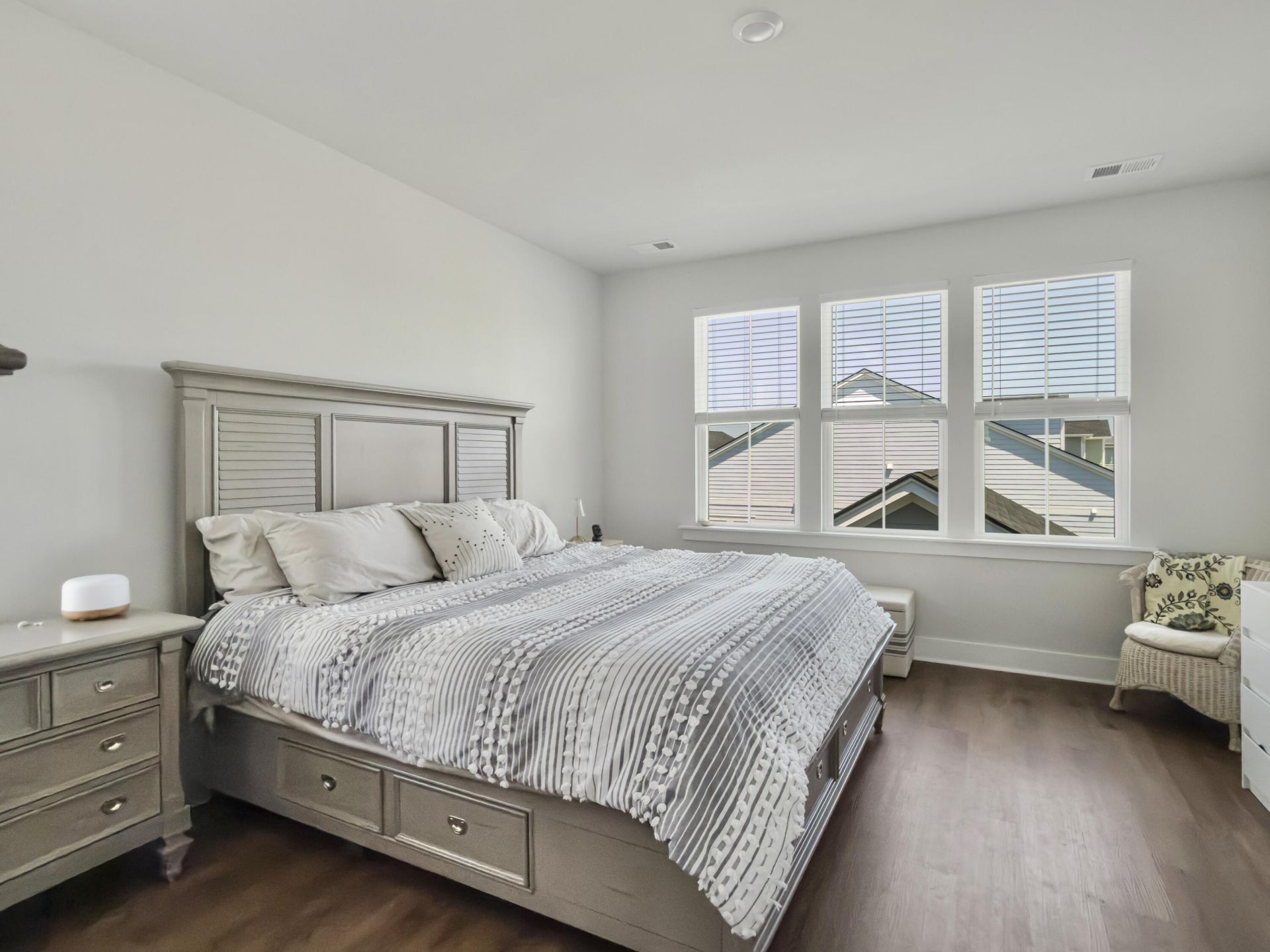 100 E Morton Street Photo 38