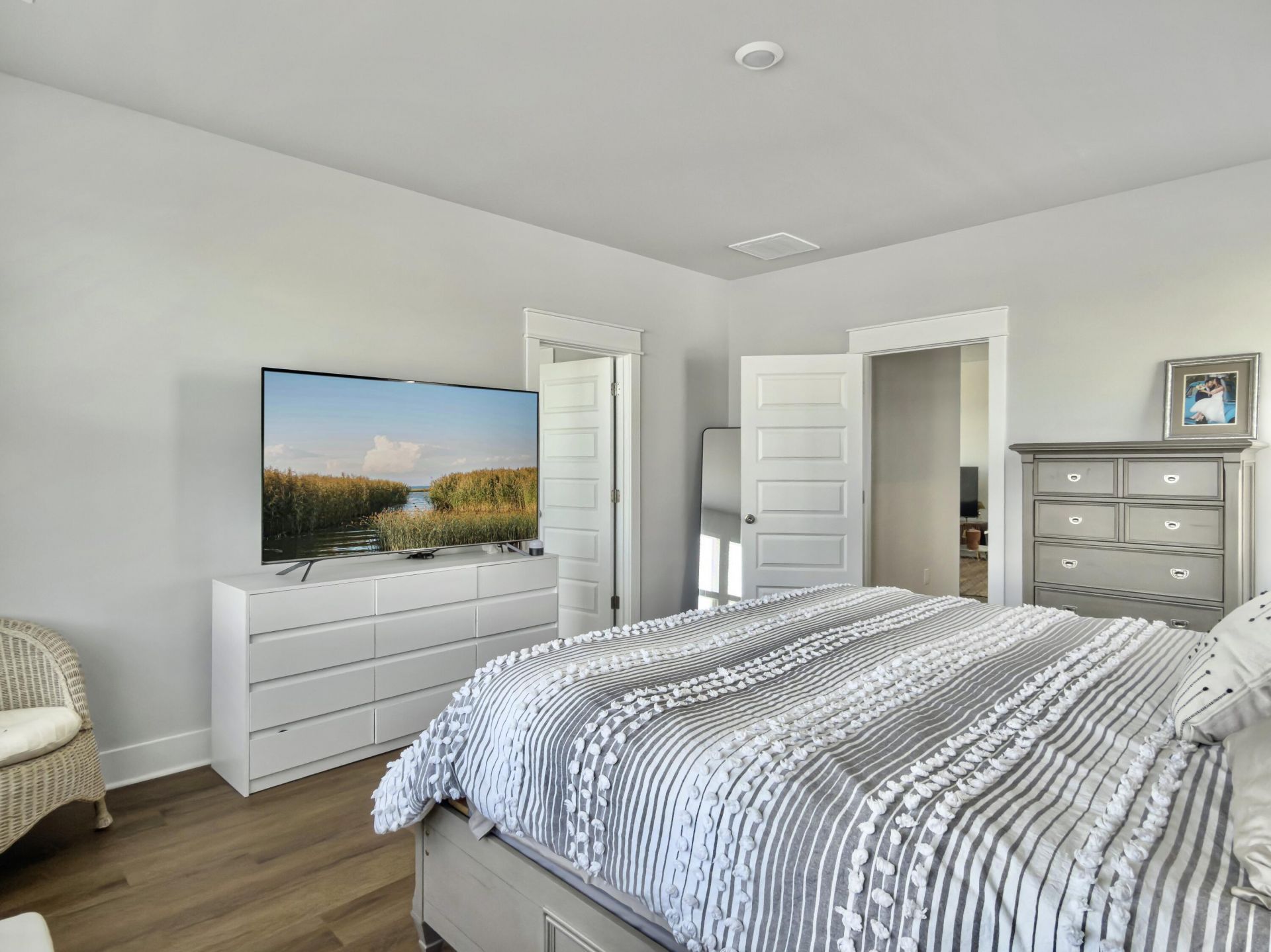 100 E Morton Street Photo 41