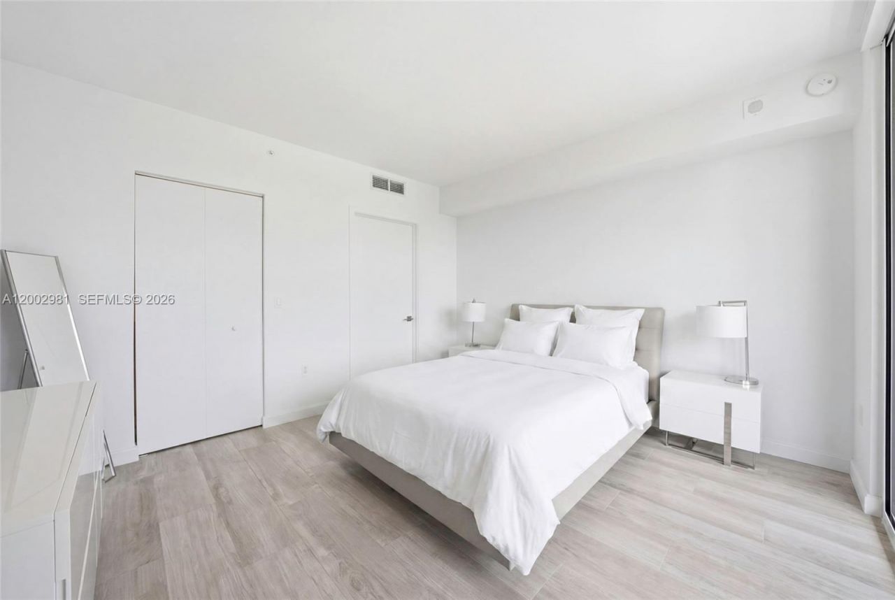 55 SW 9th St, Unit 3106, Miami, FL 33130 Photo