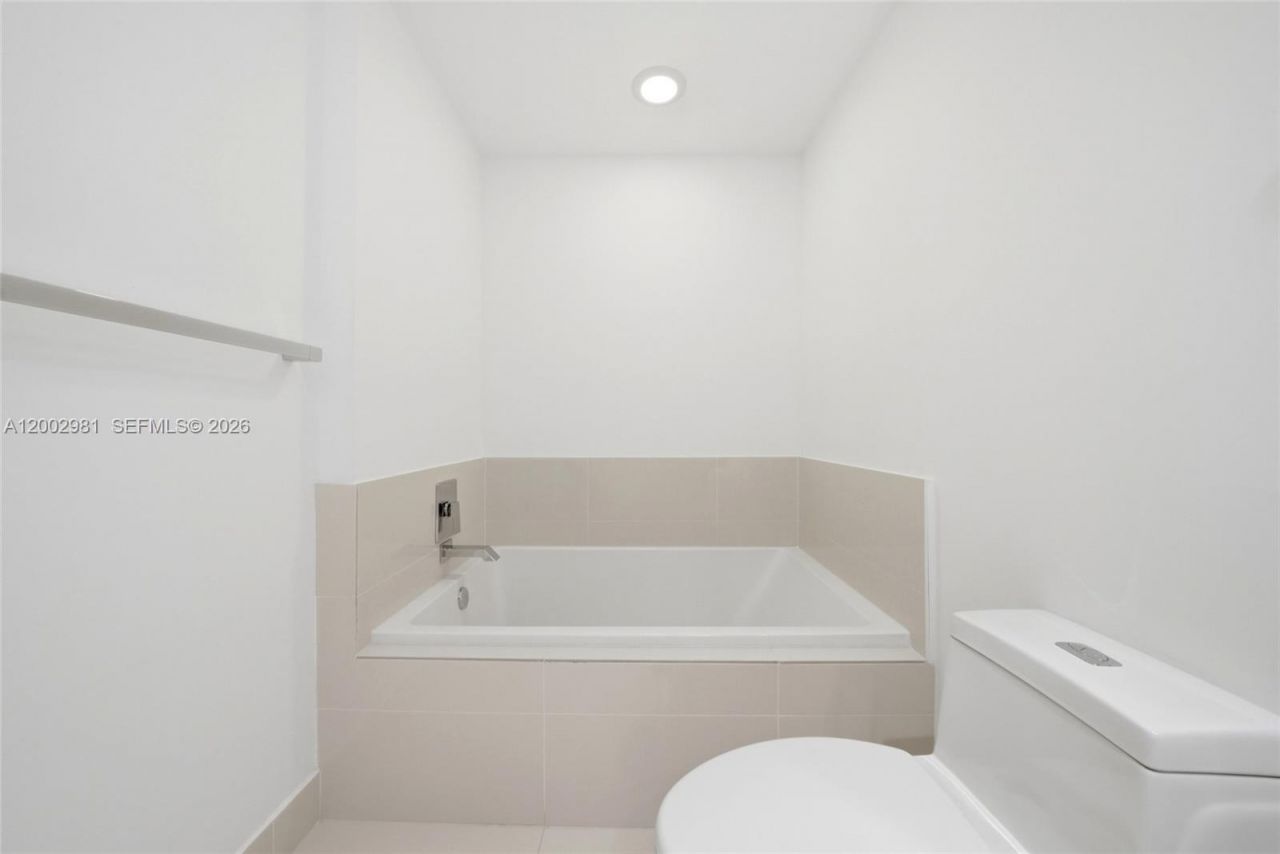 55 SW 9th St, Unit 3106, Miami, FL 33130 Photo