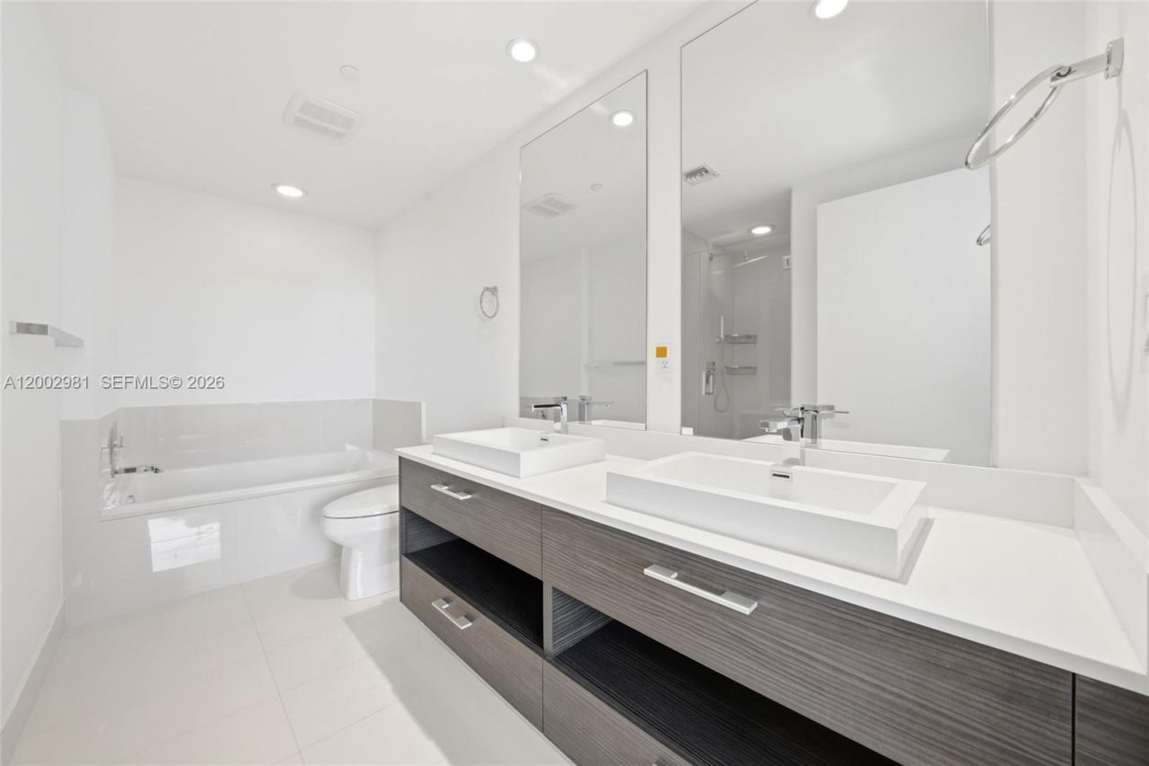 55 SW 9th St, Unit 3106, Miami, FL 33130 Photo