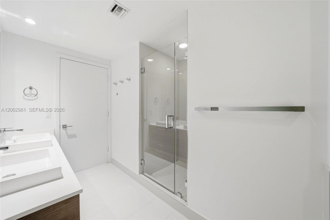 55 SW 9th St, Unit 3106, Miami, FL 33130 Photo