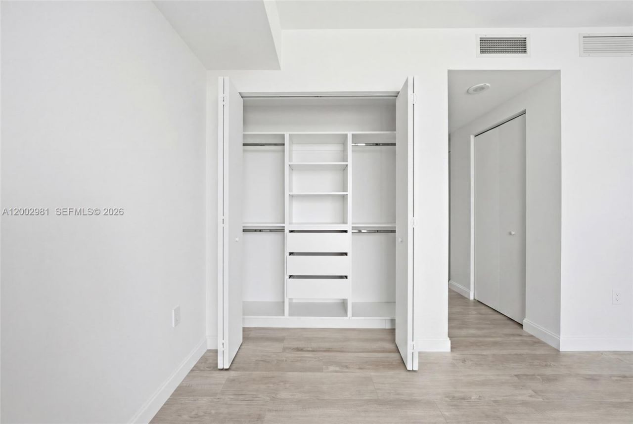 55 SW 9th St, Unit 3106, Miami, FL 33130 Photo