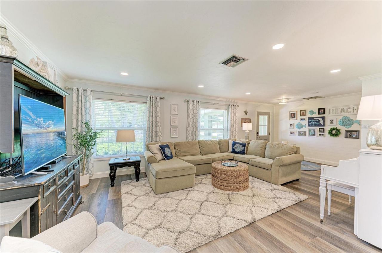 1907 37th Street W, Bradenton, FL 34205 Photo