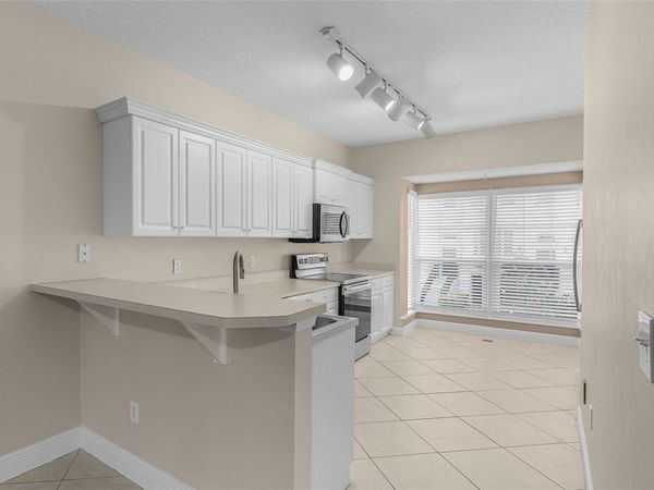 1620 42nd Square, Unit 104, Vero Beach, FL 32960