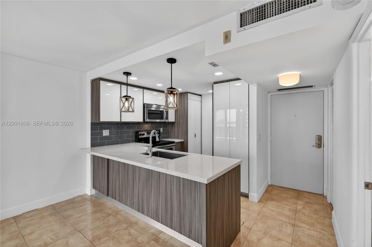 600 NE 36th St, Unit 1220, Miami, FL 33137 Photo