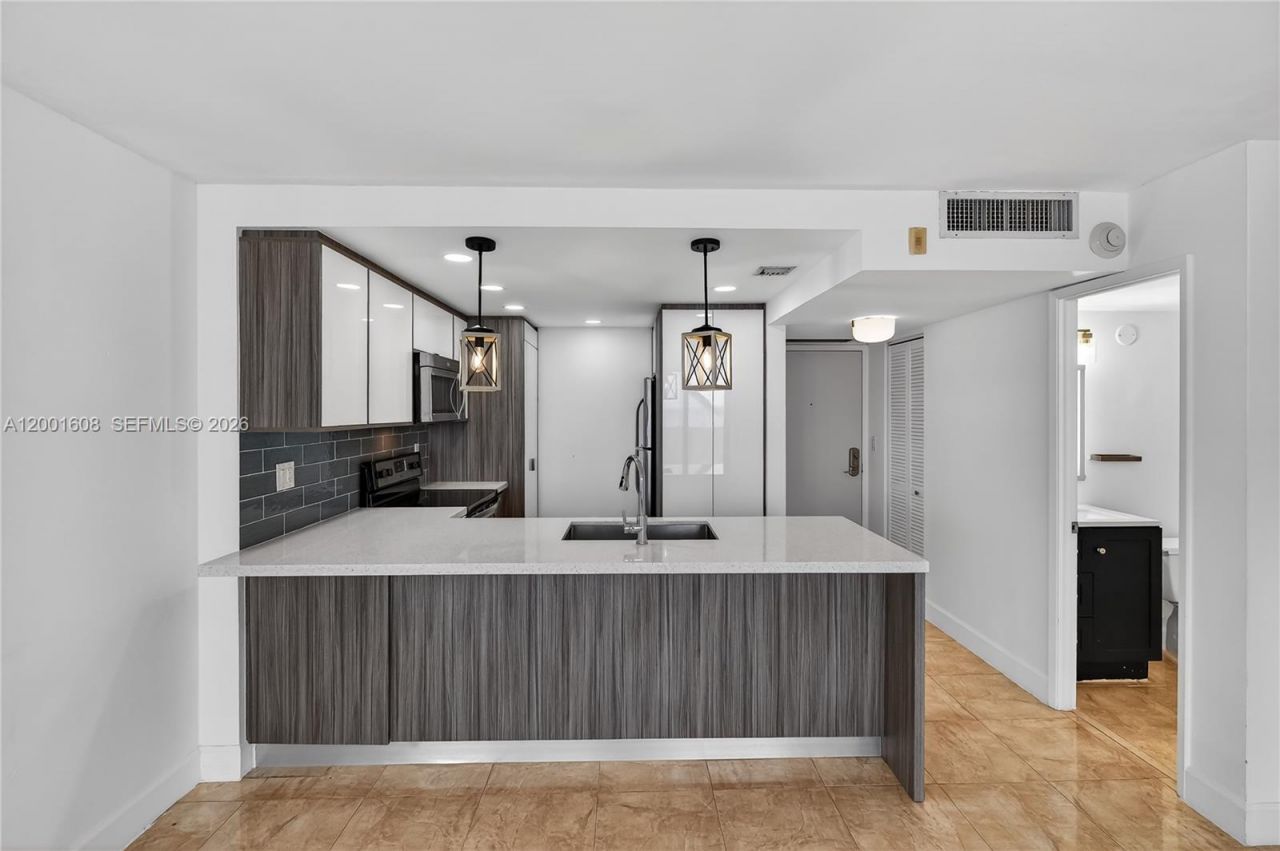 600 NE 36th St, Unit 1220, Miami, FL 33137 Photo